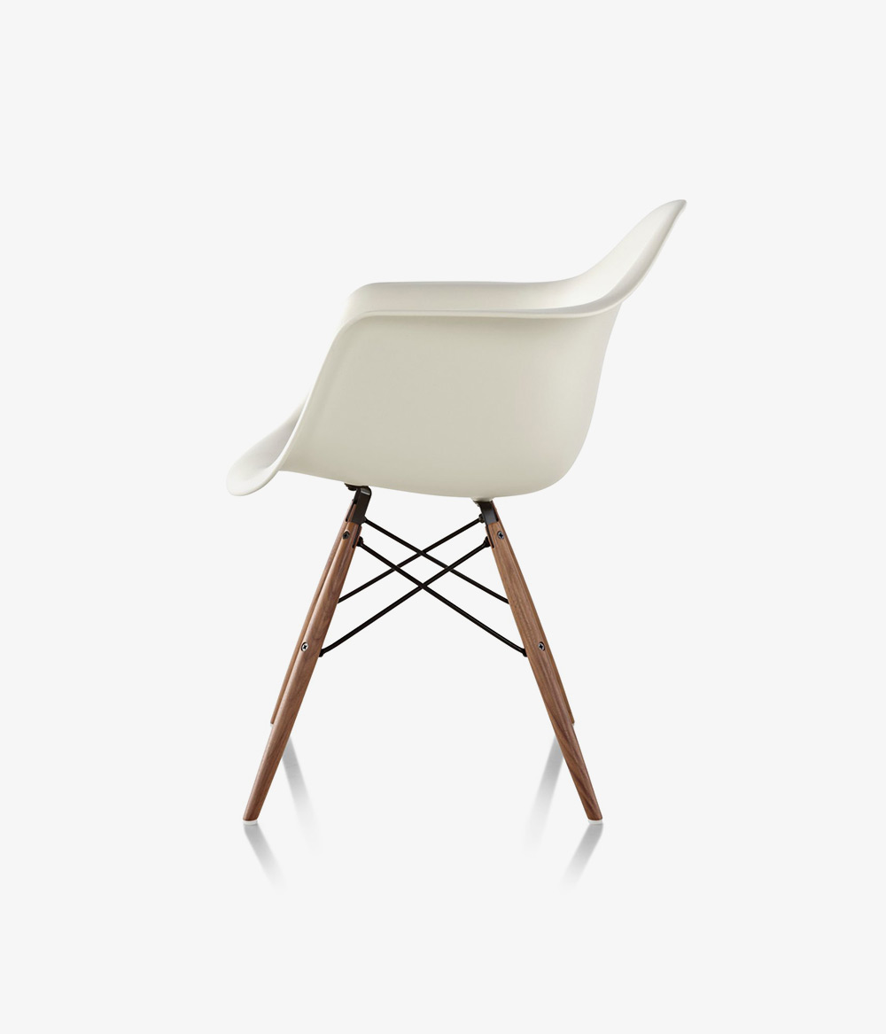 eames-armchair-03-1